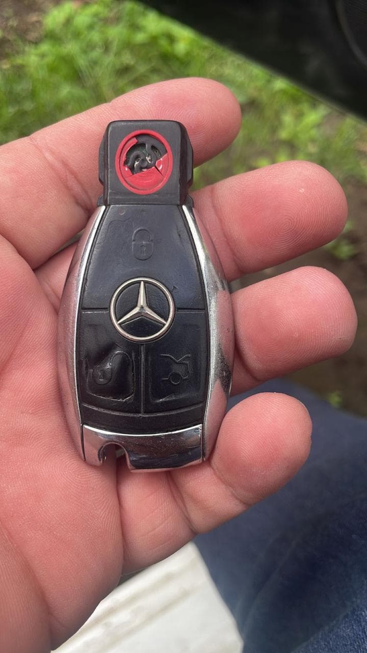 Apertura vehicular 68